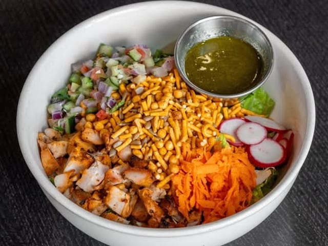 Chicken Tikka Salad (HALF TRAY).